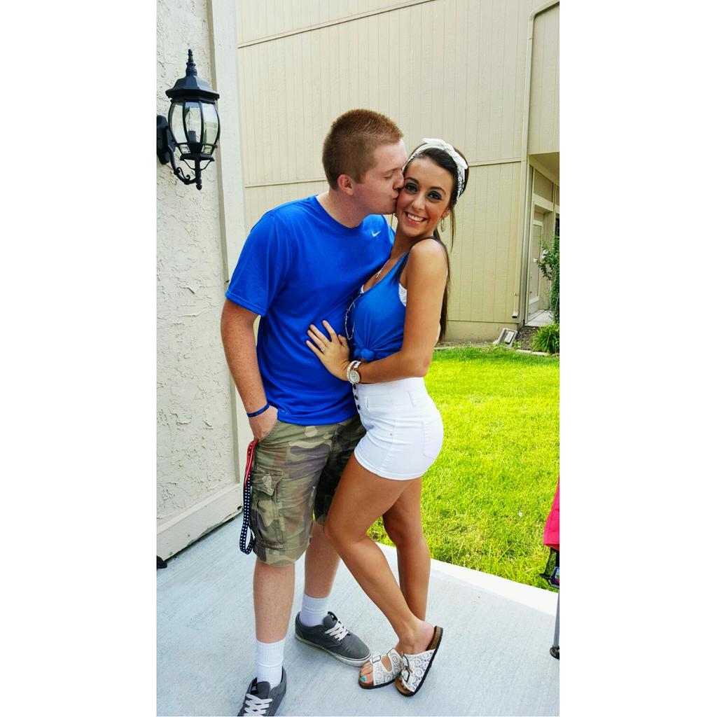 MikkkVittoria's tweet photo. Another month spent with you is another month in heaven #happy53months 💋 http://t.co/2ZhLaWUPAQ