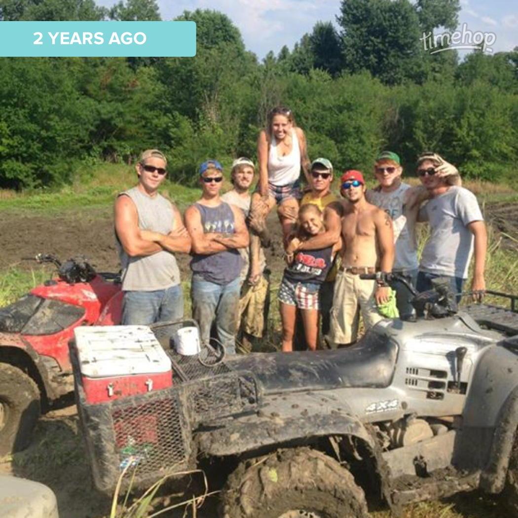 hAlle_bO_bAllE's tweet photo. @ZacharyDaleBit @mk_darst @WarrenGchambli @trevorbrands @RiggsBrandon funnest 4th ever http://t.co/CWhSdQMi4Y http://t.co/y0aSdHFXip