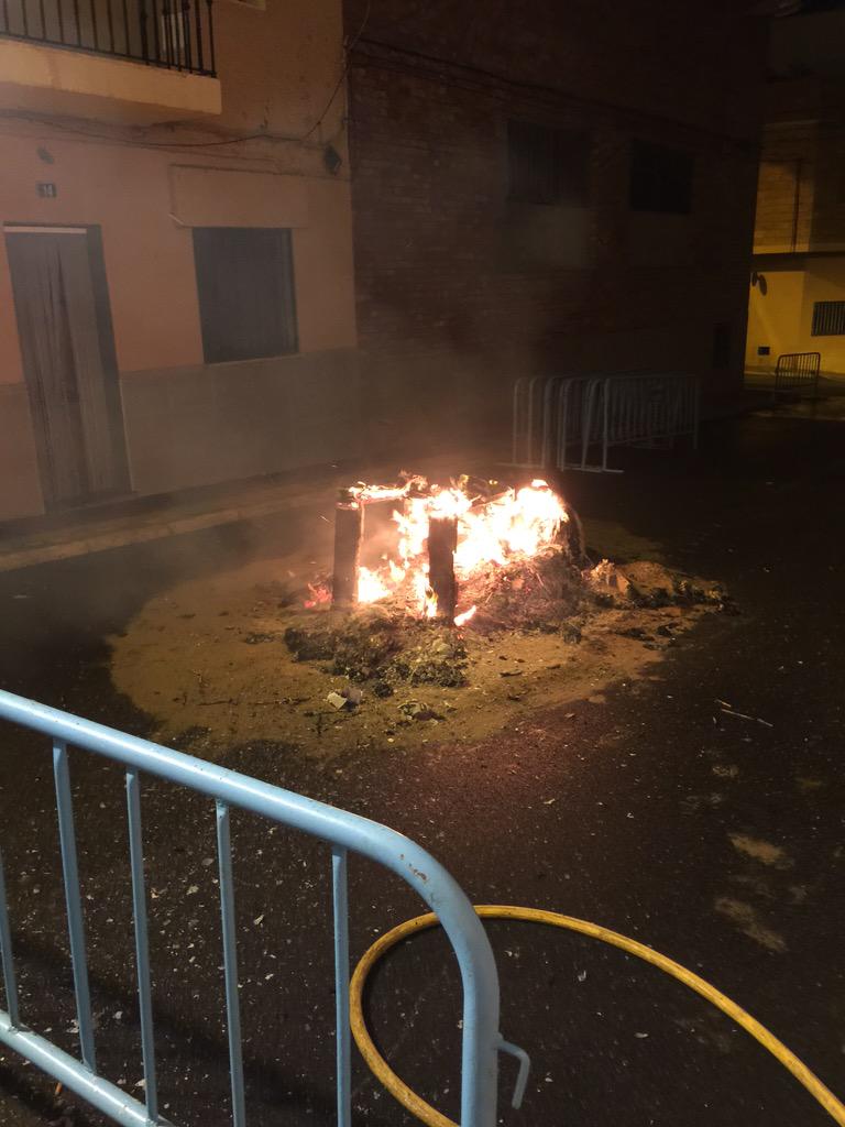 ElCompromis's tweet image. Foguera 2015!!