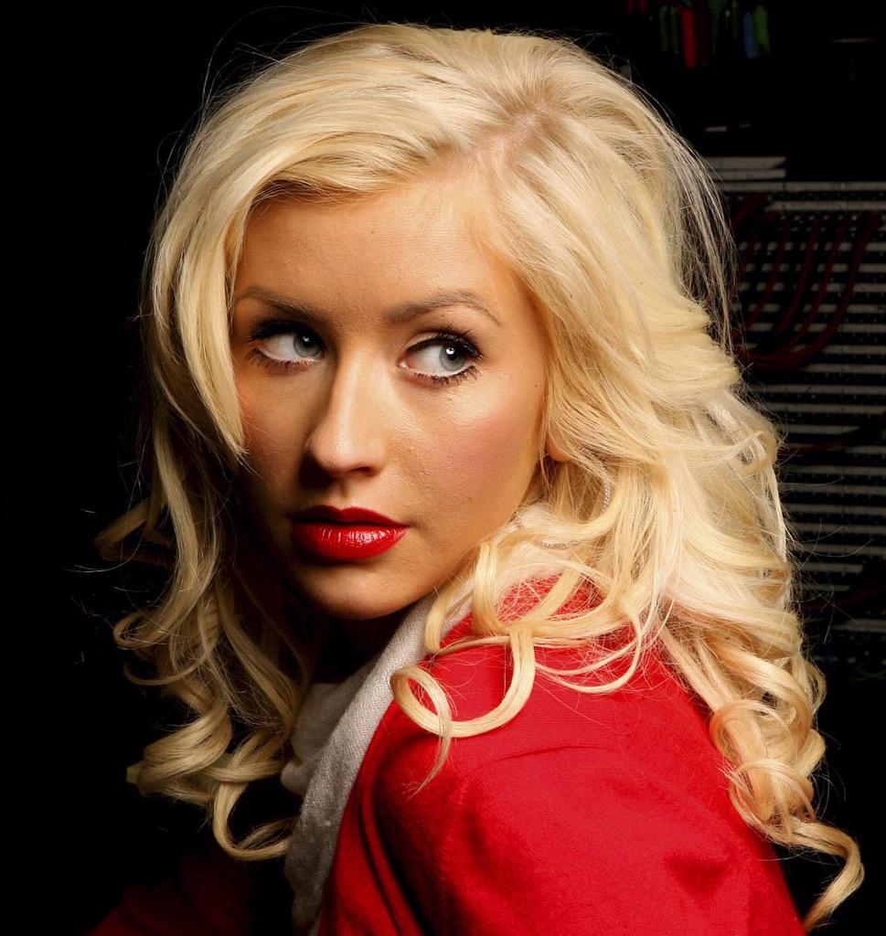 raquelcasti2's tweet photo. "@mundy: Batalla entre Raquel Castillo @raquelcasti2 y Christima Aguilera #TheVoiceBatallas http://t.co/TcKge2dKCV" 
con ven comigo baby