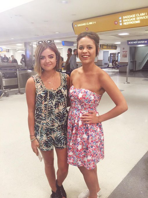 Just met Lucy Hale at LAX!!! http://t.co/aO6eVxVJYg<a href="/tag/confidenceisbeautiful"class="tags"><span>#confidenceisbeautiful</span></a>