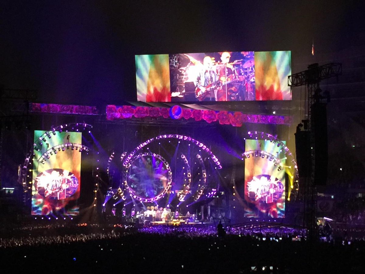 sroche33's tweet photo. Phil sings terrapin station his job is to shed light not to master. #dead50 #gd50 #setlist http://t.co/aonhT5u4yq