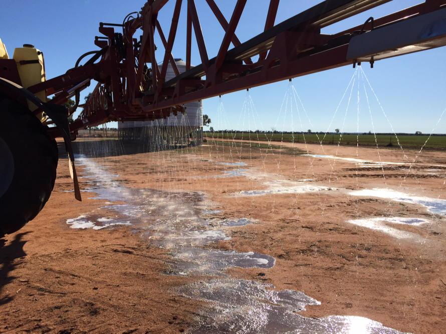 tihollins's tweet image. Hardi Quintra streaming nozzles for UAN.