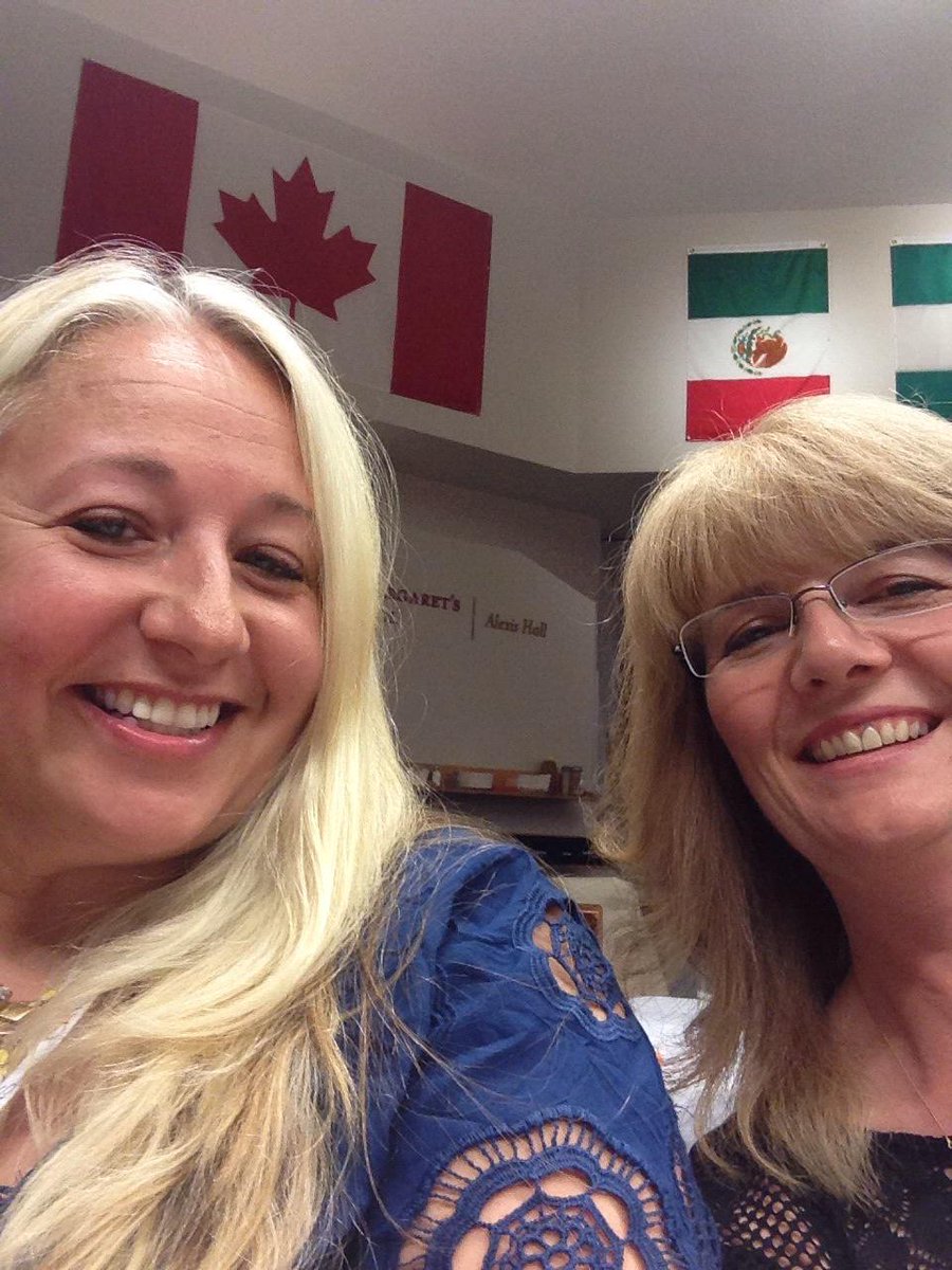 MsGottawa's tweet photo. @Sabrinardangelo hey girl. Just chillin with Lisa. http://t.co/pv9rEKM9yb