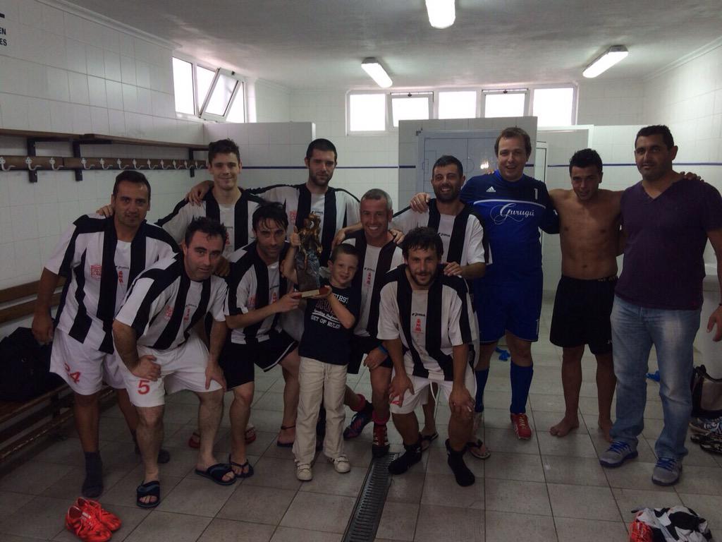 Secaderufs's tweet photo. Subcampeones fútbol 7 cabezón!!! @LRayonExposito @TOLINCOMILLAS @comillasfer @AndresCrespoR @victorrayon10 http://t.co/ozX8fKjcgq
