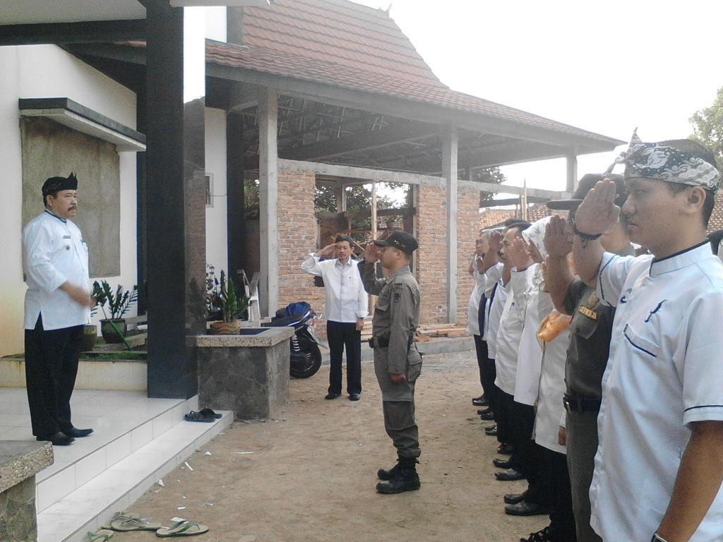 Apel pagi kec darangdan.pimpin camat. Peningkatan disiflin peg.kades dan sekdes.h