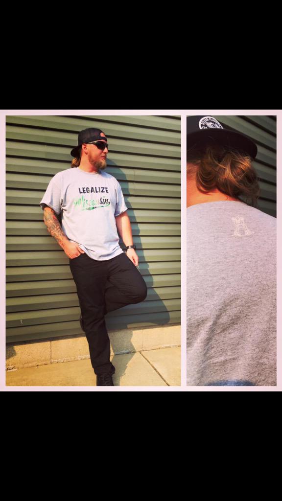 chasefur's tweet photo. #modelstatus #pumpfak3clothing #dadbod #legalizewi #dixxonflannel http://t.co/SHno6yxDNt