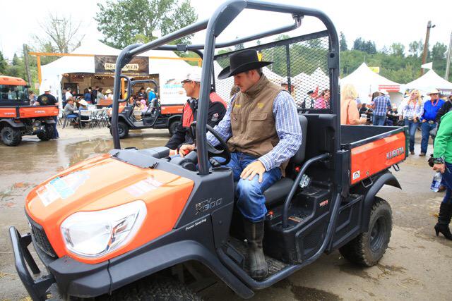 Tractorland_Ltd's tweet photo. Good to see Curtis Glencross at the @calgarystampede we still think he looks good in orange #scoreface @NHLFlames http://t.co/HRxPUS9bHM
