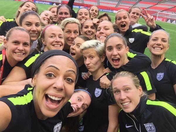 claytoniousrex's tweet photo. Your 2015 FIFA Women's World Cup Champions 🇺🇸 #OneNationOneSelfie http://t.co/q2tzDRHciB