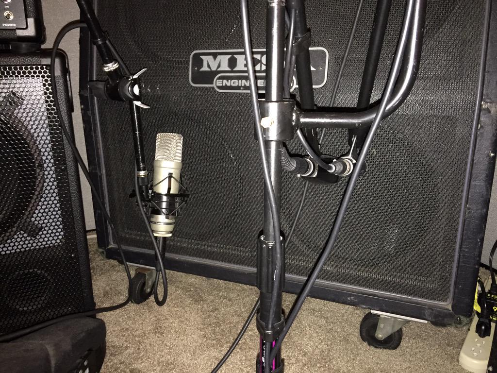 NewLifeRec's tweet photo. An nt1a, md421, and sm57 on a Mesa cab. Why not? Lol http://t.co/WDwCGzQE1w