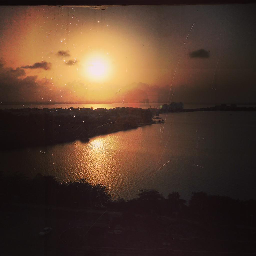 SillyPistilli's tweet photo. Enjoying this awesome sunset.... http://t.co/YKja960ebp