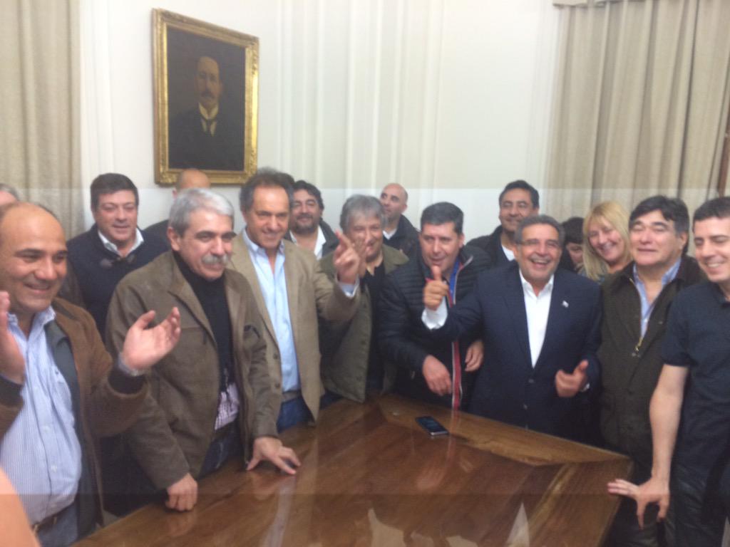 emaurizzio's tweet photo. En los festejos de @SergioGCasas gobernador con @danielscioli cc @PsFnacional @AARLIA @Lauchideprensa http://t.co/V9vUrhiVyX