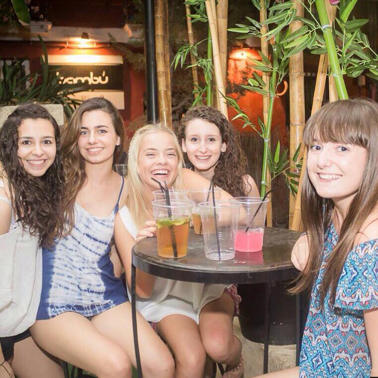 aitachristensen's tweet photo. 322 días después....¡¡mis mejores amigas y yo estamos de vuelta!! http://t.co/9RVBHActos