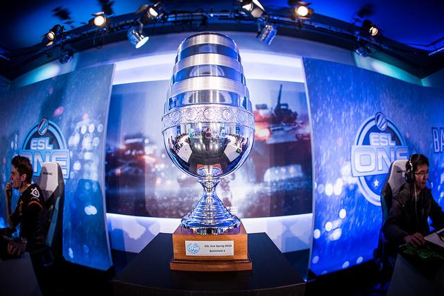 ESLBattlefield's tweet photo. We are heading into the final with @Dexteamoficial vs #JAYOB. Watch live here: http://t.co/jBuRqYMnGk #BF4 #ESLOne http://t.co/pAmzWUSOLX