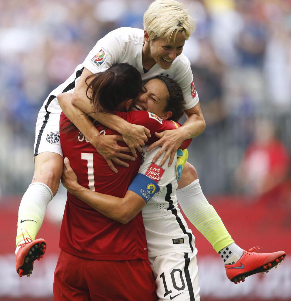 CGLSports's tweet image. WINNERS 🇺🇸🇺🇸 @usa @FIFAcom @CarliLloyd #SilverBoot 👟 #GoldenBall ⚽️ @hopesolo #GoldenGloves ✋🏾 @ChrisLuchey #USAvJPN