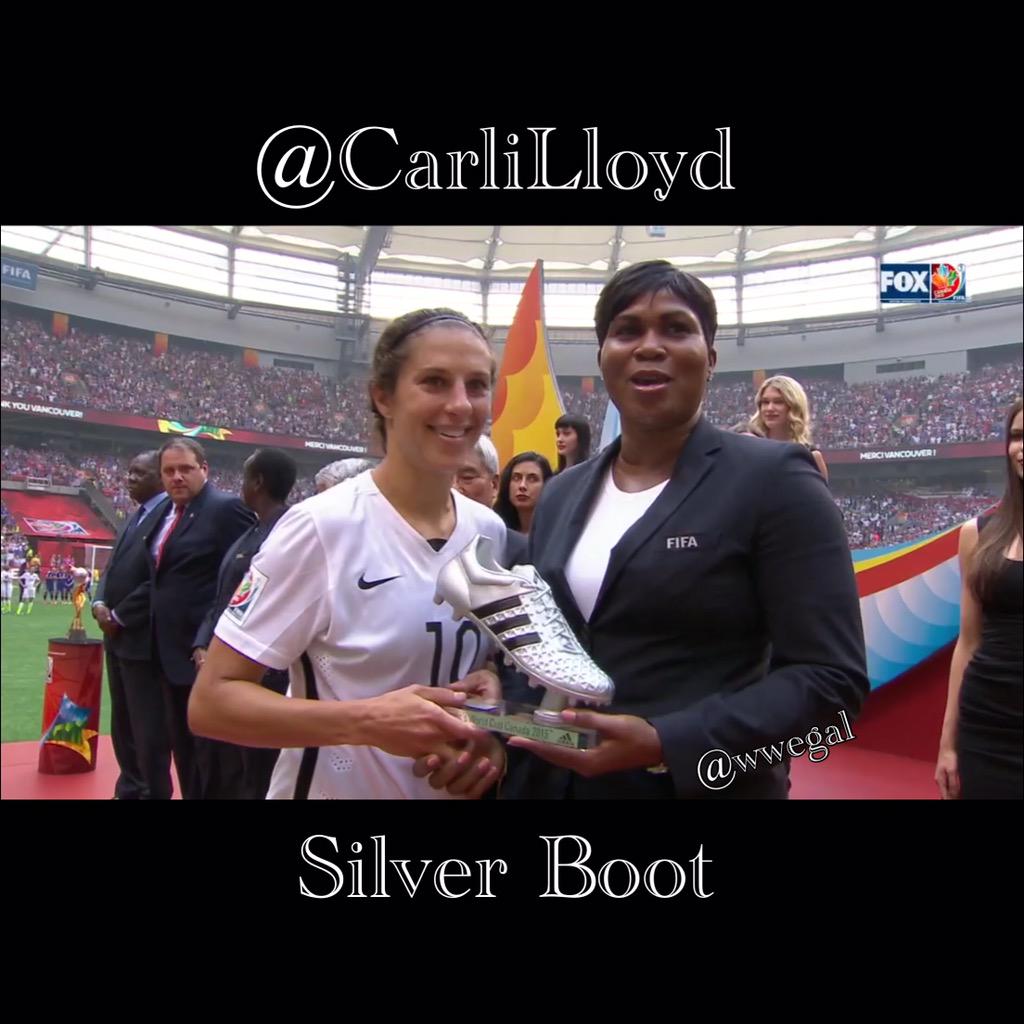 wwegal's tweet image. Congrats @CarliLloyd Receiving the #SilverBoot  @FIFAWWC #USAvJPN #SheBelieves #USA #USA #USA 🇺🇸🙆🏻👊🏼🌟