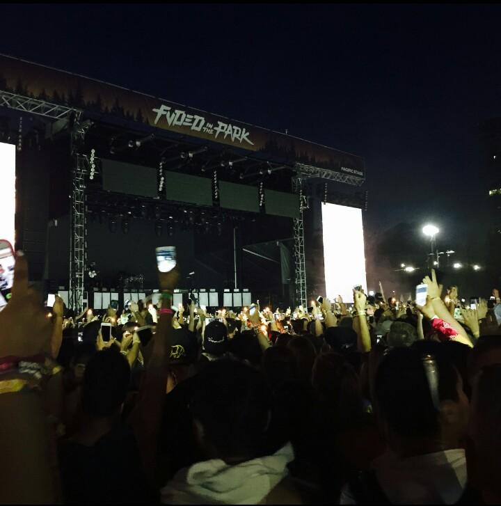 __Maria_Camila's tweet photo. The weeknd 😍😭 http://t.co/j5pU4O7rgt