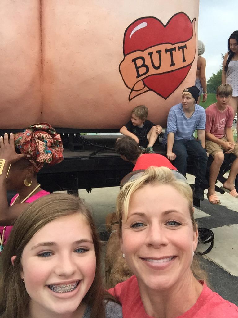 kvanliew17's tweet photo. #makingmemories  #TheLoveButt http://t.co/iv5xyO4u7H