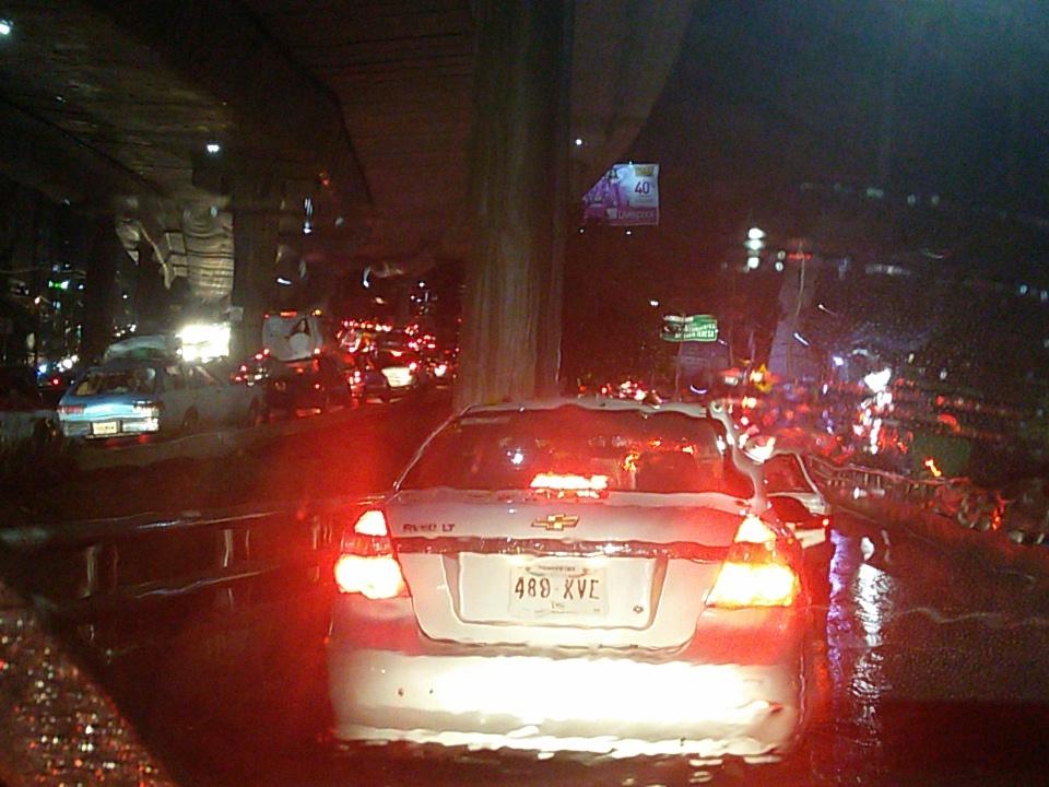 retioDF's tweet photo. Parado periferico hacia el sur a la altura d supervia (parado 15 min para b… http://t.co/ocGaNClrje —@lander_cabrera https://t.co/Bae6AExHal