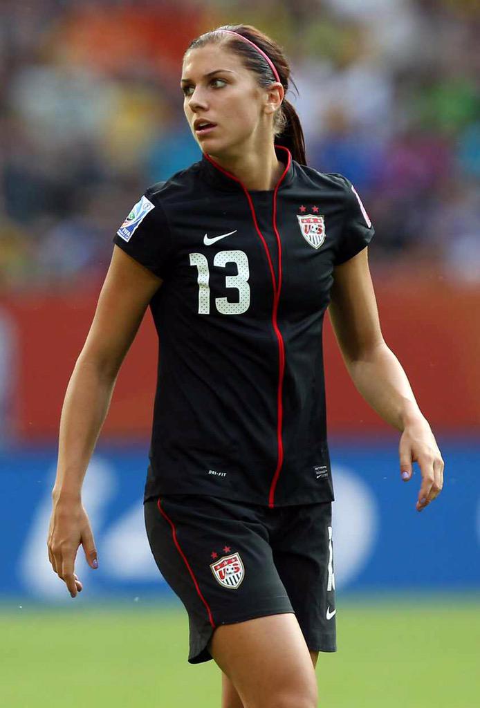 nielson_josh's tweet photo. Man I if would of known she played... I'd be a die hard fan. #shouldofbeenasoccerfan #AlexMorgan #AlexMorganIsBae http://t.co/teO7q8Liwi