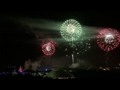 prodevwrk's tweet image. FULL July 4th 2015 fireworks show over Magic Kingdom at W... vid.staged.com/PFZp #fireworks #4thjuly #disneyland
