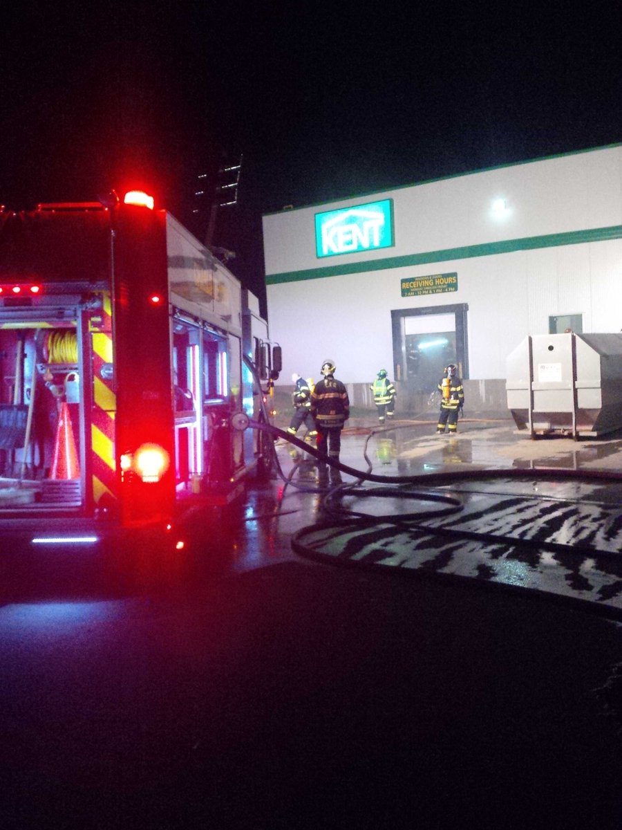 ChtownFire's tweet photo. Station1and Station 2 on seen of a working fire Kent Building Supplies http://t.co/UnlFYIt23R