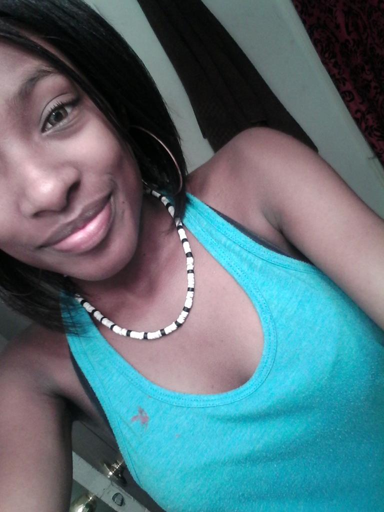 k_rizza's tweet image. 🙈😌😊
#Selfies4Ku5h 
@Ku5hNoR3ggi35