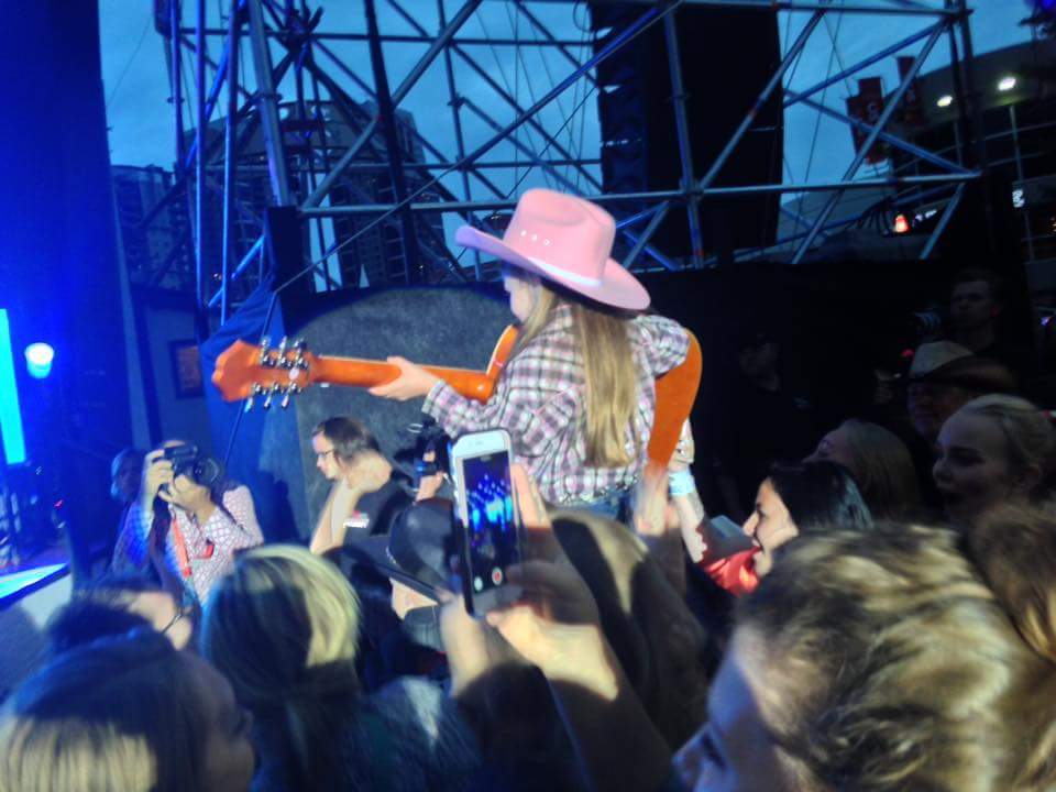 77Reid's tweet photo. Best day of my daughters life! Thank you so much @brettkissel for giving her your guitar! Made her life #firstconcert http://t.co/k2xdAasr4o