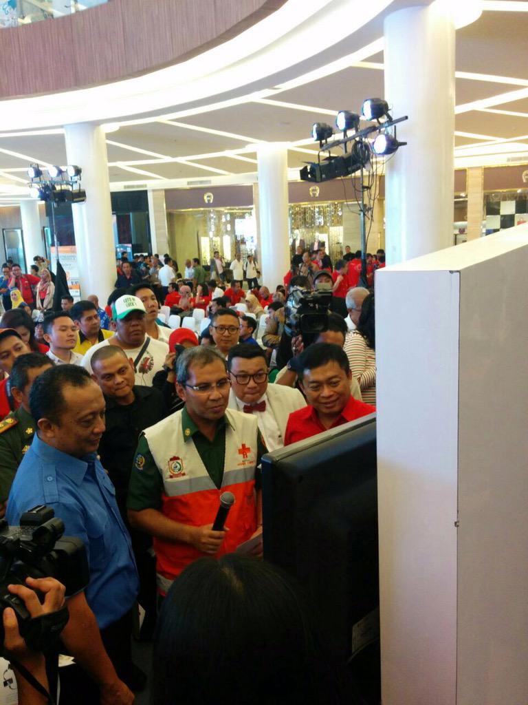 A_Sugiarto2015's tweet image. Woow aga kareba Pak @DP_dannypomanto Walikota MKS mampir 4G @Telkomsel Berobat Jarak Jauh @UDoctorID Salamaki