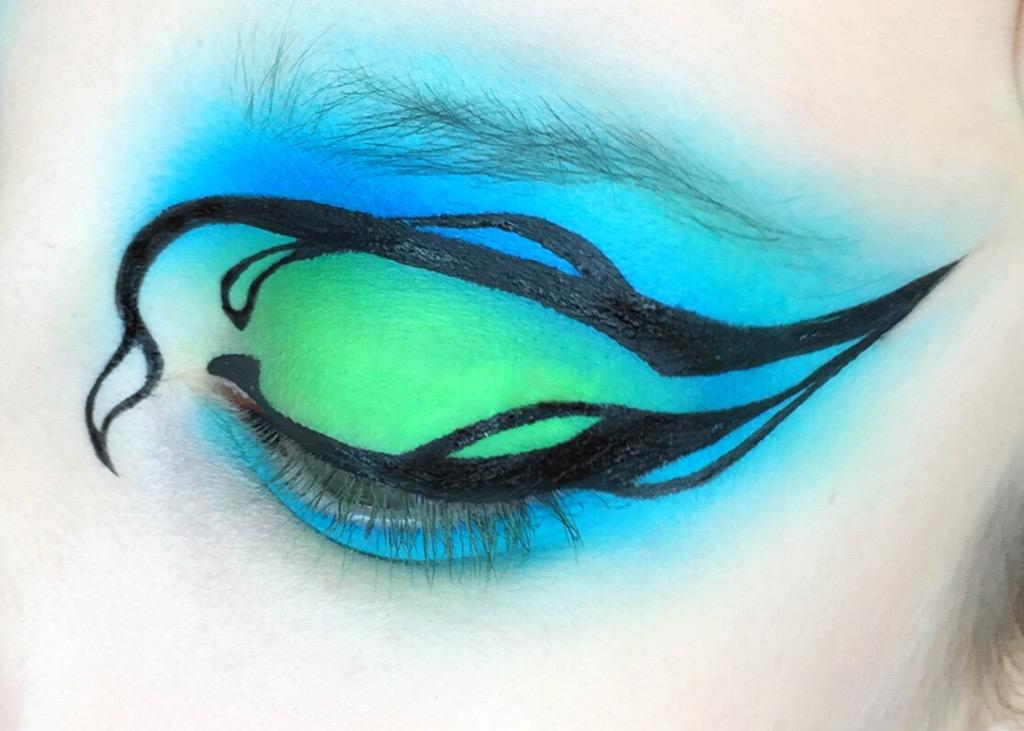 More .<a href="/MACcosmetics/">M•A•C Cosmetics</a> #Eyeliner using Pro acrylic paint