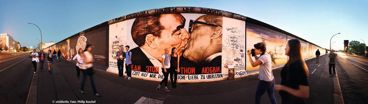 Let's kiss! Heute ist #Weltkusstag #love #Berlin