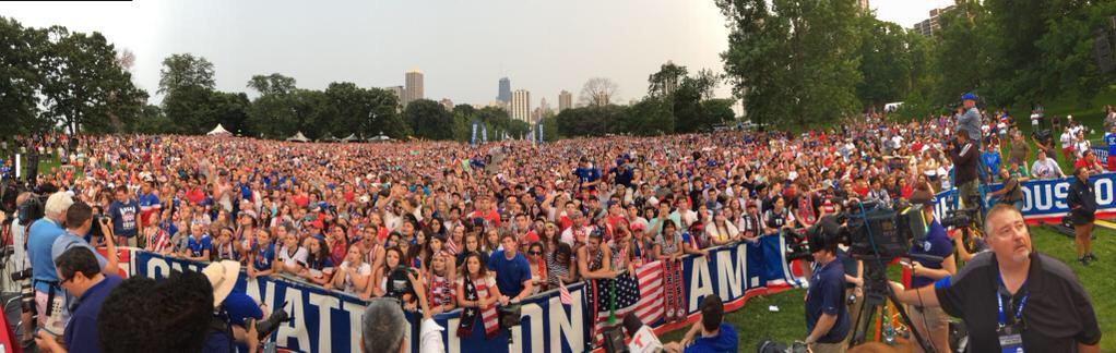 _mckennagardner's tweet photo. my night in 4 pictures #USA #USWNT #SheBelieves #Chicagowatchparty 🔴⚪️🔵 http://t.co/9VUAvDGFfP