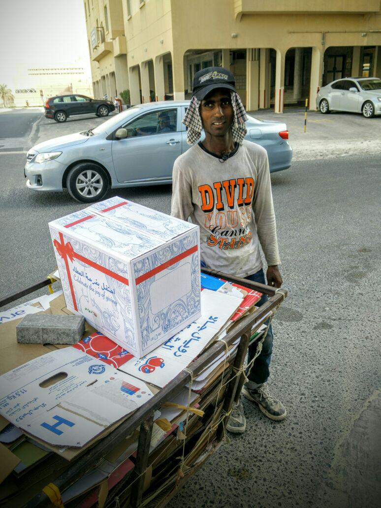 PerkibarManama's tweet photo. Bakti Sosial dari teman-teman Perkibar. Charity package didonasikan kepada beberapa orang yg membutuhkan di Bahrain. http://t.co/w3s0AkZneq