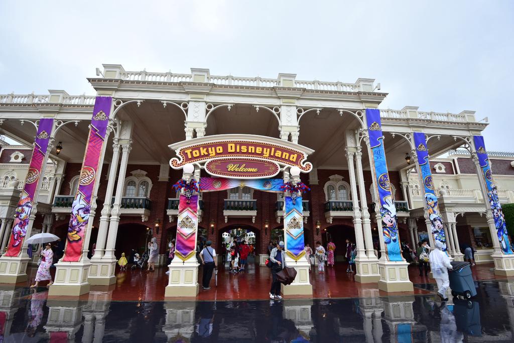 Disney Colors クロロ 7月9日からの夏イベント ディズニー夏祭り のデコレーションも もうありましたよ 雅涼群舞 のドナルド率いる雅絢爛 燦 と ミッキー率いる涼舞疾風 翔 のバナーがかっこいいです Http T Co 51onj4vvku Http T Co Disney Colors クロロ 7月9日からの夏イベント ディズニー夏祭り のデコレーションも もうありましたよ 雅涼群舞 のドナルド率いる雅絢爛 燦 と ミッキー率いる涼舞疾風 翔 のバナーがかっこいいです Http T Co 51onj4vvku Http T Co