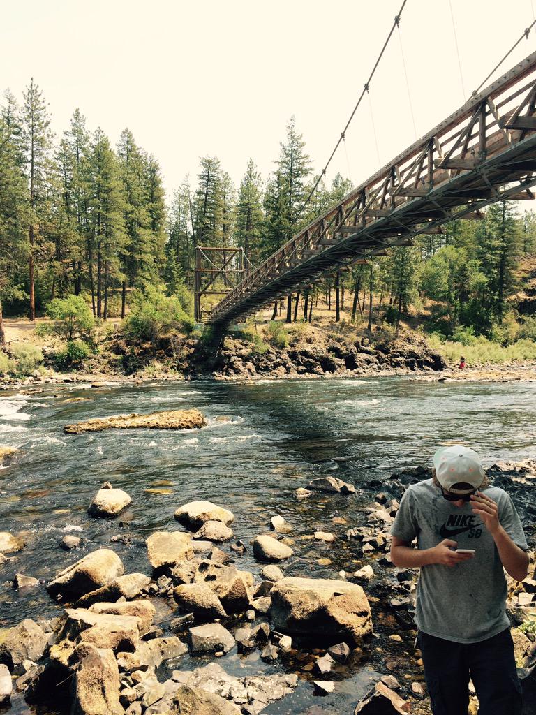 BenRadloff's tweet image. When a baddie slides into your dm&apos;s and your hiking with no data #dataproblems #PNW