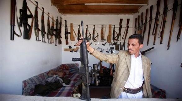 На каком черном рынке. Йемен оружейный рынок. Чёрный рынок оружия. Торговец оружием. Оружие в Йемене.