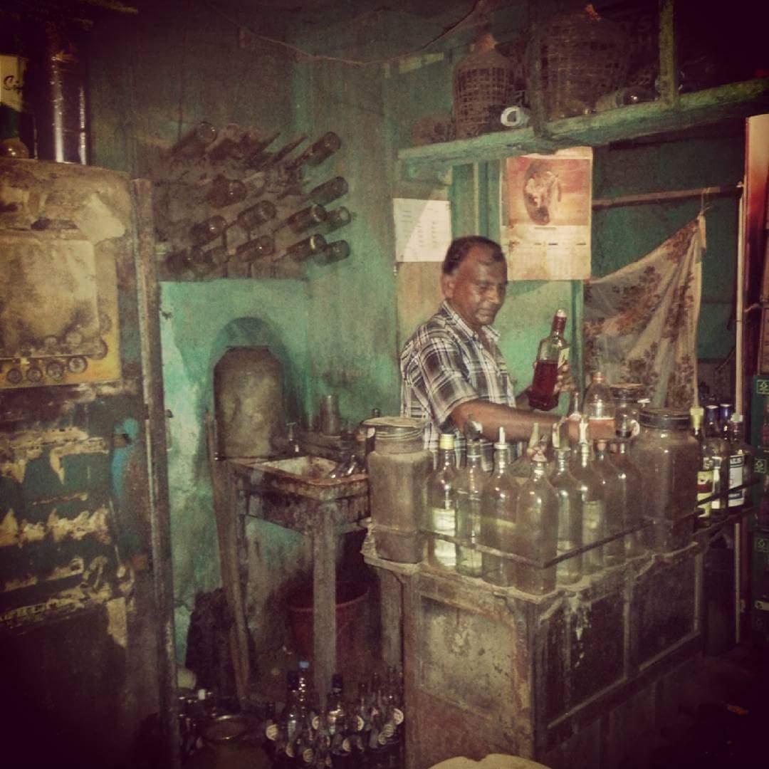 CazuloFeni's tweet photo. There are places in #Goa where time stands still, Where the hearts are warm and the #feni flows. #cazulofeni http://t.co/fu7PMzrNhF