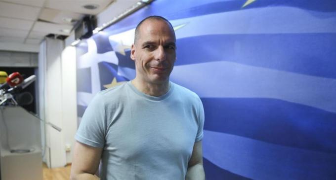 Gana el NO en Grecia y dimite Varoufakis ow.ly/PdkGe #Greferendum #OXI