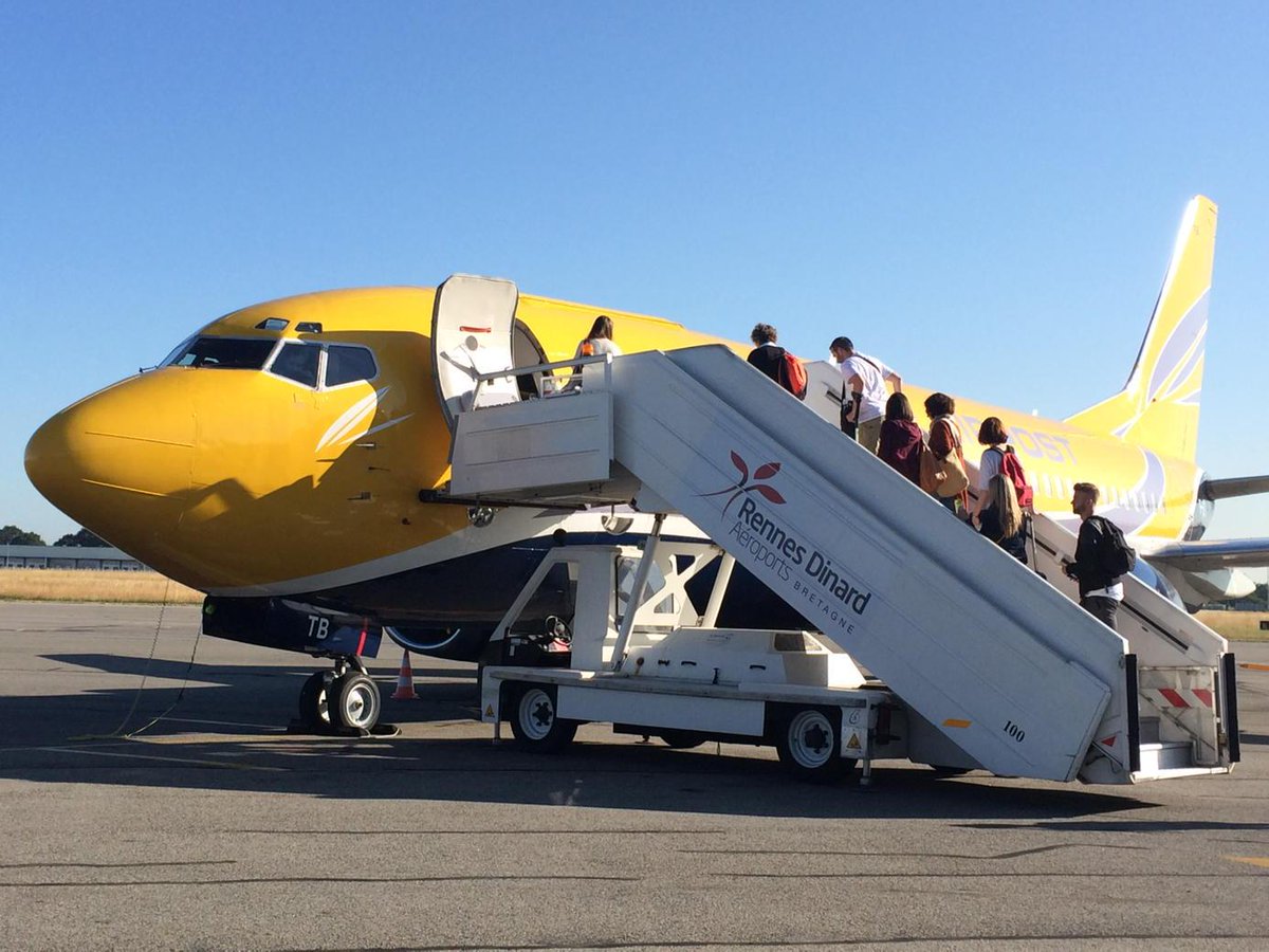 ouestfrance35's tweet photo. #Rennes #aéroport #Bretagne Vol inaugural vers #Porto avec #EuropAirpost Il décolle tout l'été, chaque lundi et jeudi http://t.co/L3nPnnnF6b