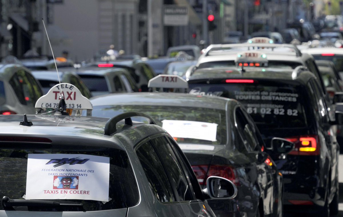 RTLFrance's tweet photo. Pourquoi #Heetch continue d'exister contrairement à #UberPOP et #Djump ? > http://t.co/yOYr9qLO6Z http://t.co/6oXPHqyjqd
