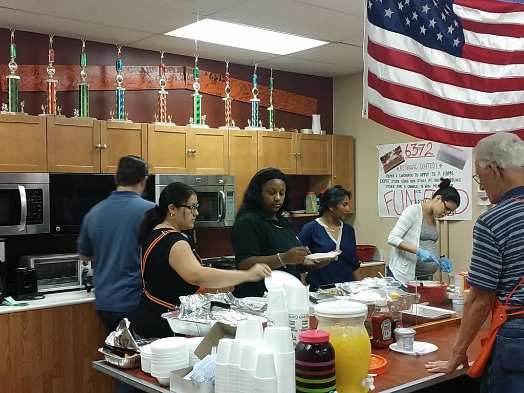 haytiengrl75's tweet photo. This is how we do it @ 6372! http://t.co/hqWqUqGLKB