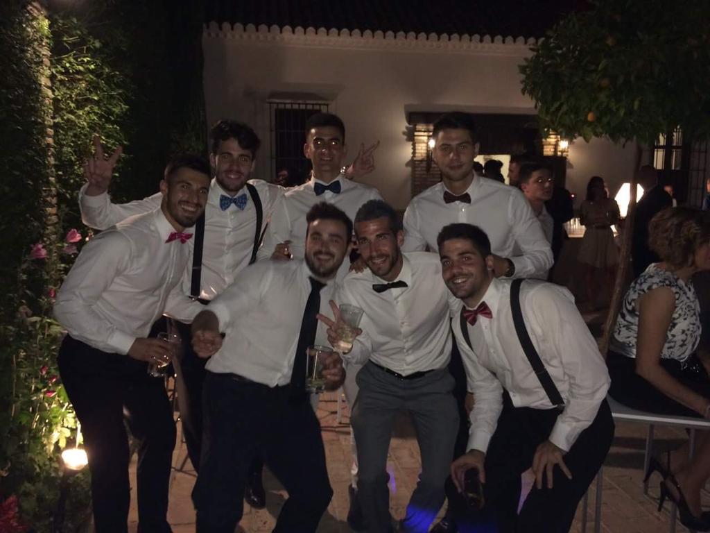 camialb21's tweet photo. La amistad d sta gent s lo mjor qm dja l fútbol @Luengo_1 @ChipeGG @AdrianGR1988 @kike1989 @jmorales_93 @TenorioAdri http://t.co/Rh8hhyDRLc