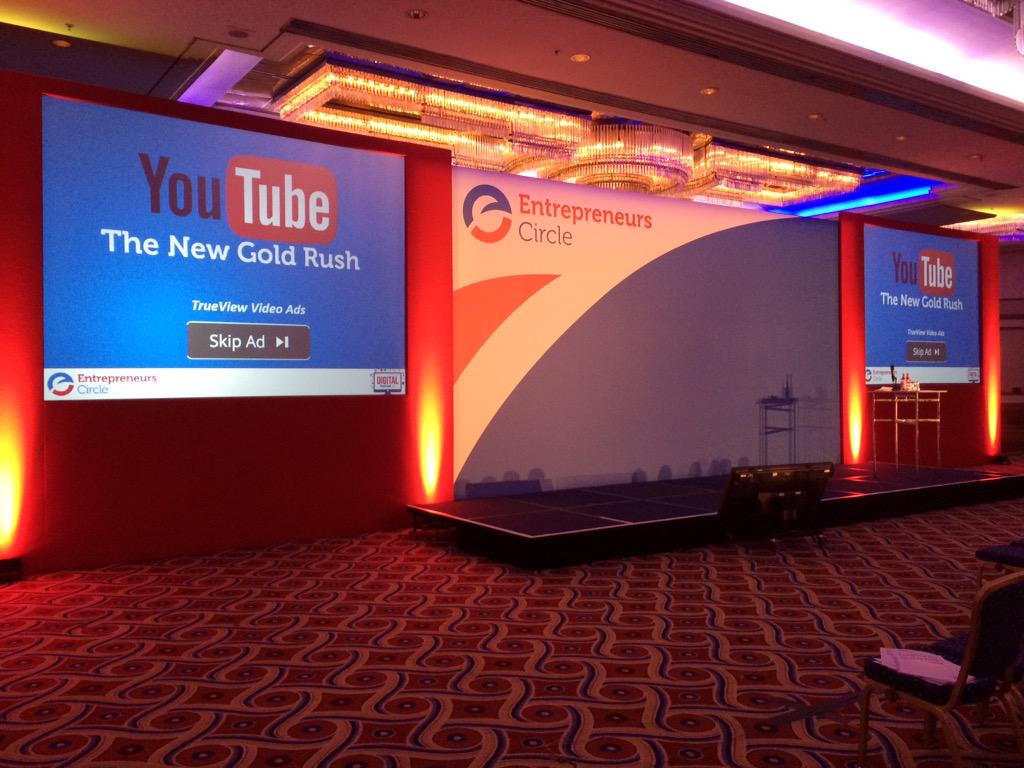 IsteadAV's tweet image. Building stage sets at 06:00 is what it's all about! #Bottysec