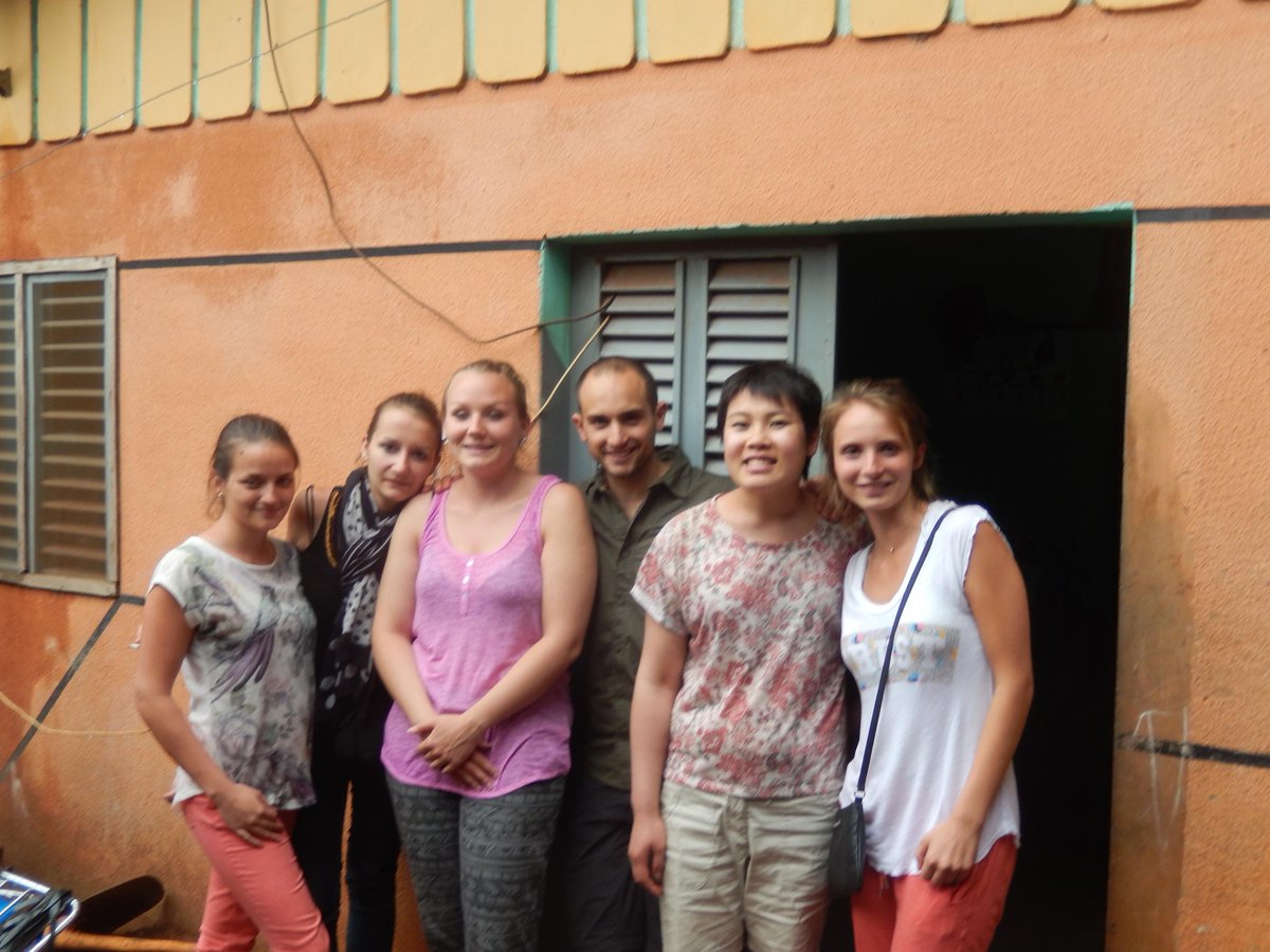 UniversudLiege's tweet photo. @UniversudLiege emmène 6 étudiant-es @UniversiteLiege à la découverte du #Bénin en partenariat avec le #CBDIBA! http://t.co/Eo5bMvUJ28