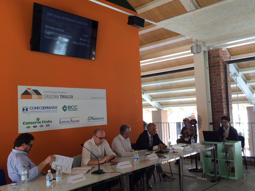 Confcooperativ1's tweet photo. dalla casa alla persona socialhousing con fondi privati per non pesare su finanza pubblica @Alemagion @Coop_Housing http://t.co/v9bC4Qj4uC