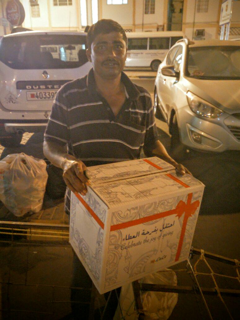 PerkibarManama's tweet photo. Bakti Sosial dari teman-teman Perkibar. Charity package didonasikan kepada beberapa orang yg membutuhkan di Bahrain. http://t.co/ygnDcGDBYl