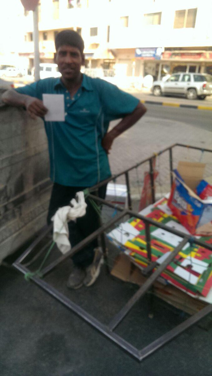 PerkibarManama's tweet photo. Bakti Sosial dari teman-teman Perkibar. Charity package didonasikan kepada beberapa orang yg membutuhkan di Bahrain. http://t.co/0oMak2hj2L