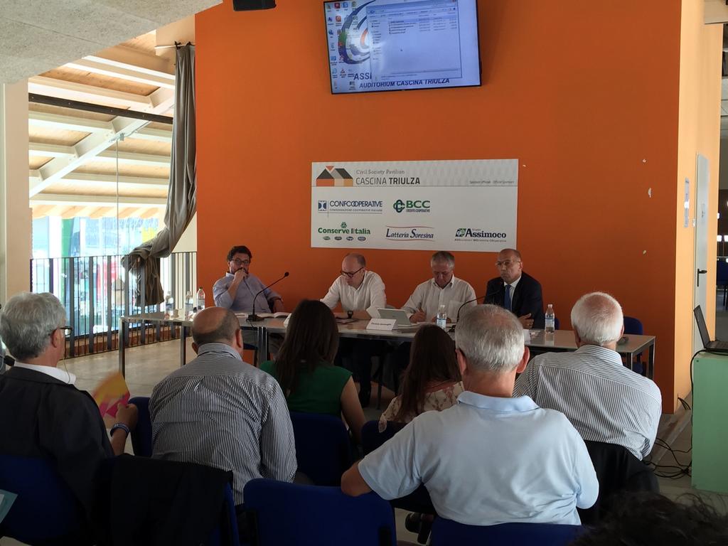 Coop_Housing's tweet photo. Un'occasione importante per raccontare le esperienze di abitare sociale oggi a @Expo2015Milano con @Confcooperativ1 http://t.co/lwhpsPdncE