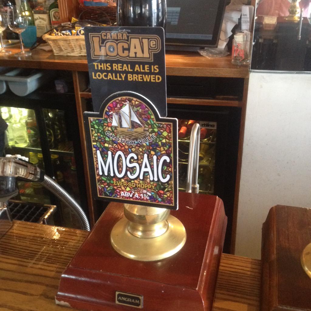 Arselona's tweet photo. Lovely pint of @crouchvale mosiac in the @Mayflower_Leigh #freshandhoppy http://t.co/DoN3vkFX6f