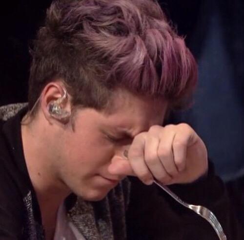 BowerxDepp's tweet photo. the fandom when liam hits that high notes #SqueakyCleanDreamtoNumberOne http://t.co/LX1STRm2Dc